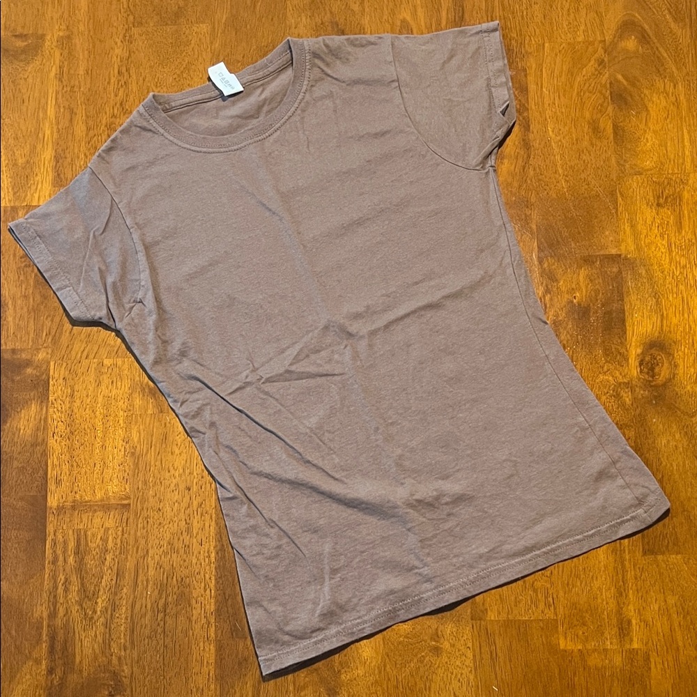 Gildan Women's Short Sleeve light Brown Tee